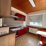 Ruhige Freistehender Mit Parkplatz Apartman