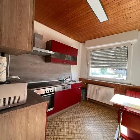 Ruhige Freistehender Mit Parkplatz 아파트