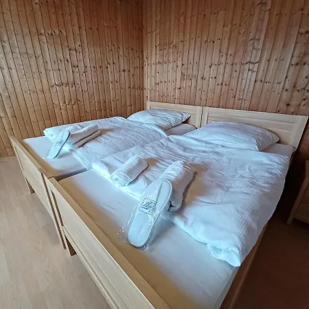 Ruhige Freistehender Mit Parkplatz *