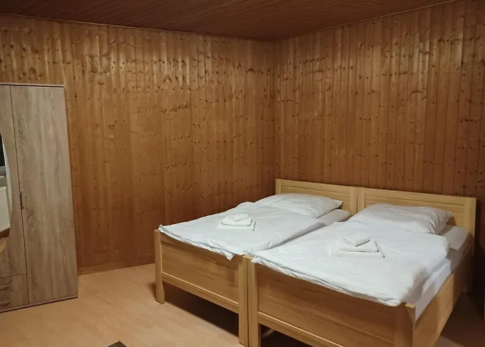 Lägenhet Ruhige Freistehender Mit Parkplatz